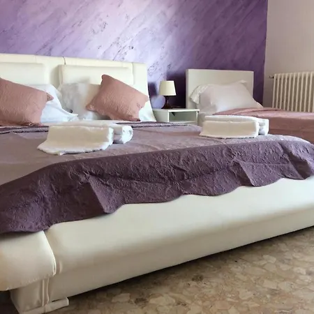 Chowdhury House * メストレ