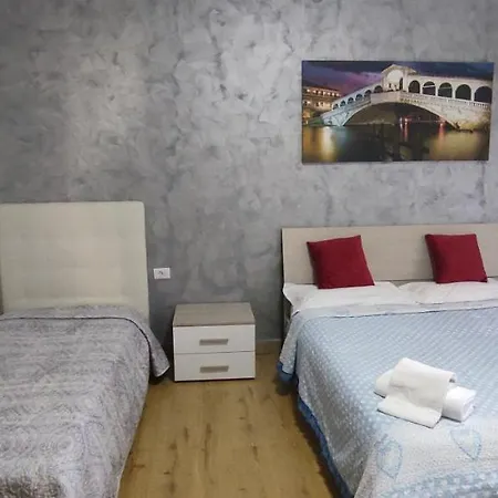 Bed & Breakfast Chowdhury House Mestre